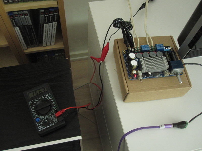 Amplifier wired up to an amperemeter